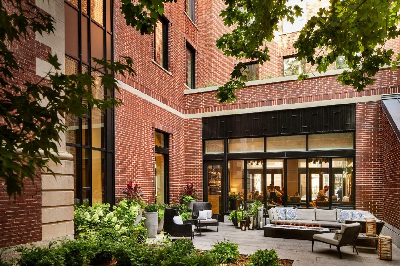 เดอะวิตนีย์ โฮเทล บอสตัน Hotel ภายนอก รูปภาพ The courtyard at the London edition