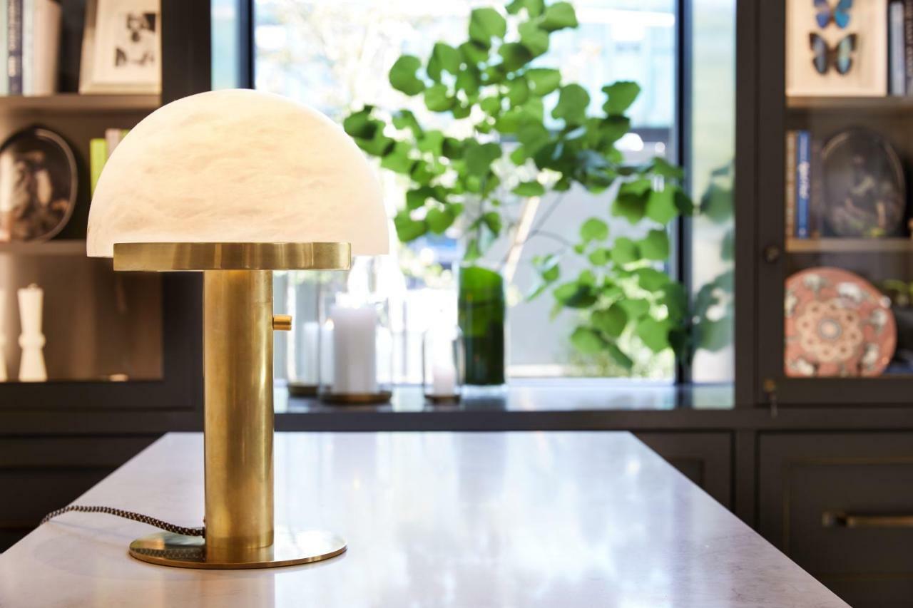 เดอะวิตนีย์ โฮเทล บอสตัน Hotel ภายนอก รูปภาพ A table lamp