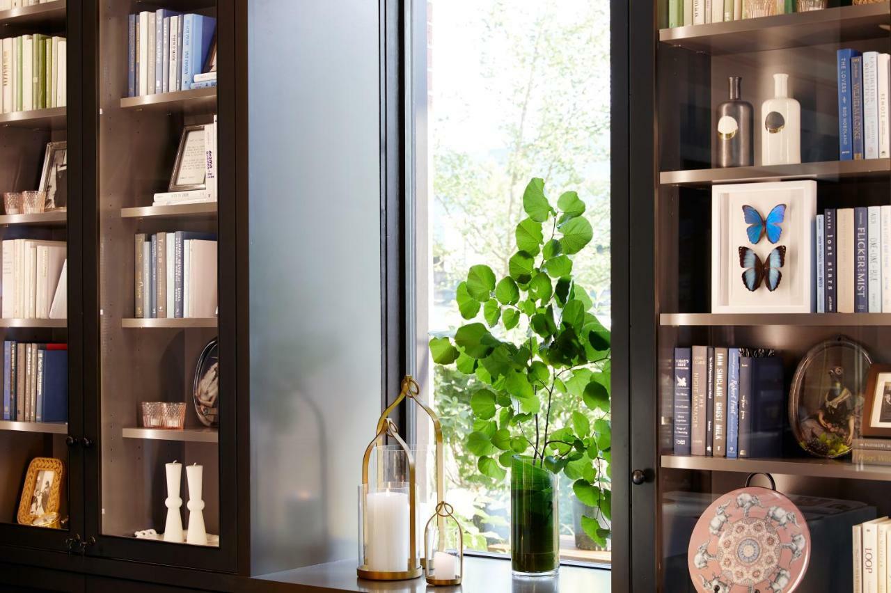 เดอะวิตนีย์ โฮเทล บอสตัน Hotel ภายนอก รูปภาพ A window in a home