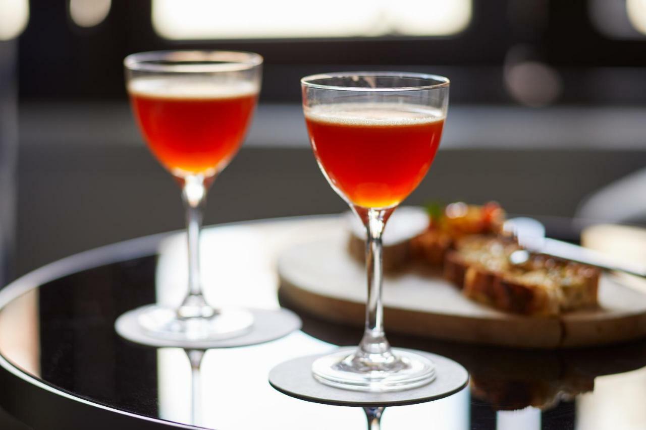 เดอะวิตนีย์ โฮเทล บอสตัน Hotel ภายนอก รูปภาพ A Clover Club cocktail