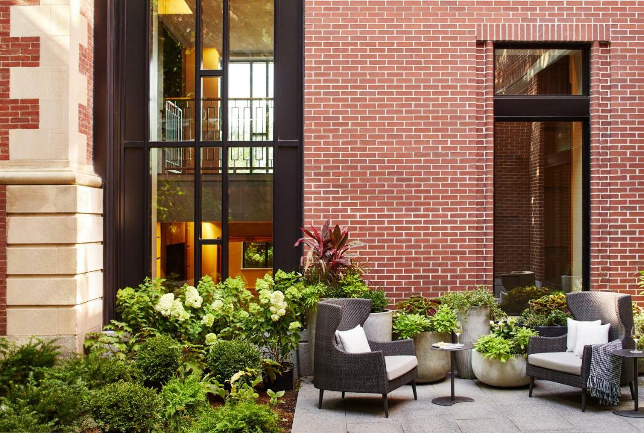 เดอะวิตนีย์ โฮเทล บอสตัน Hotel ภายนอก รูปภาพ The courtyard at the 100 East 53rd Street townhouse