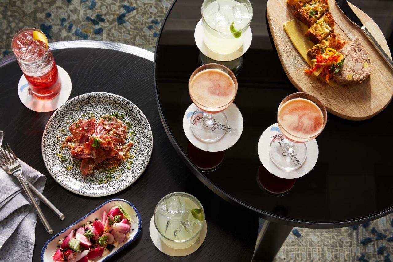 เดอะวิตนีย์ โฮเทล บอสตัน Hotel ภายนอก รูปภาพ Cocktails at the bar