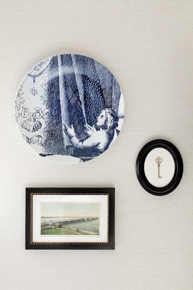 เดอะวิตนีย์ โฮเทล บอสตัน Hotel ภายนอก รูปภาพ A plate mounted on a wall