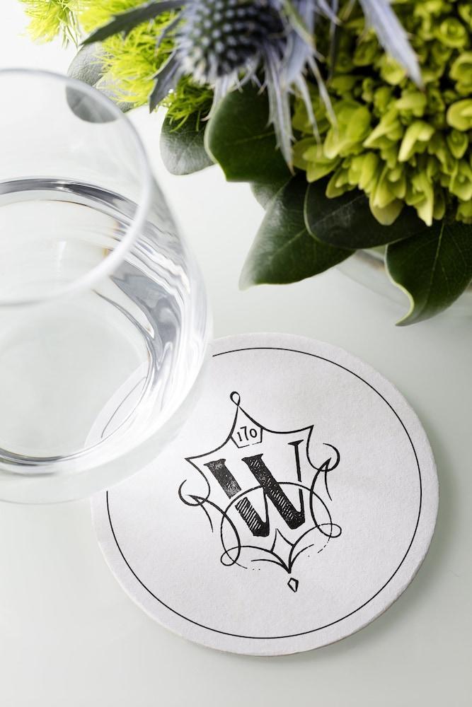 เดอะวิตนีย์ โฮเทล บอสตัน Hotel ภายนอก รูปภาพ A glass of water