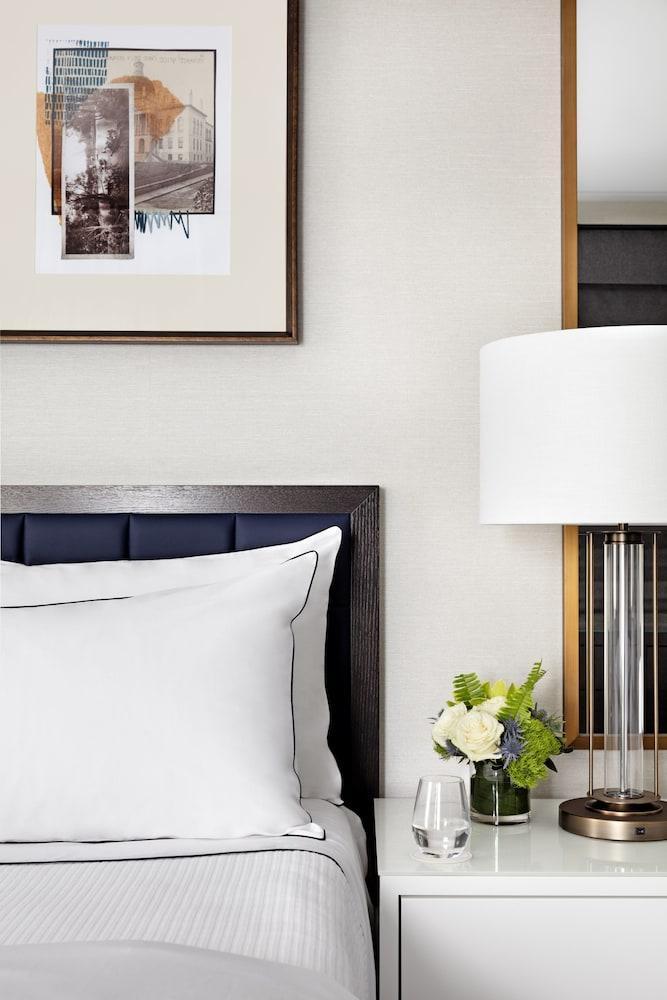 เดอะวิตนีย์ โฮเทล บอสตัน Hotel ภายนอก รูปภาพ A bed with a white bedsheet